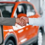 Auto verkaufen oder in Zahlung geben? Ein Vergleich für unentschlossene Fahrzeughalter