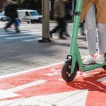 Sicherheit im Straßenverkehr: Wie Städte E-Scooter sinnvoll integrieren können