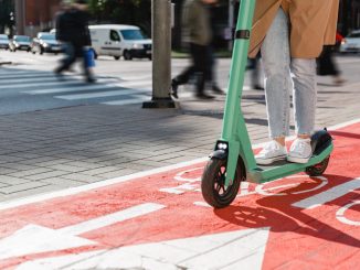 Sicherheit im Straßenverkehr: Wie Städte E-Scooter sinnvoll integrieren können